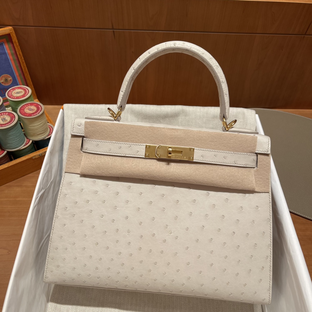 에르메스 켈리백28 화이트 금장 타조가죽